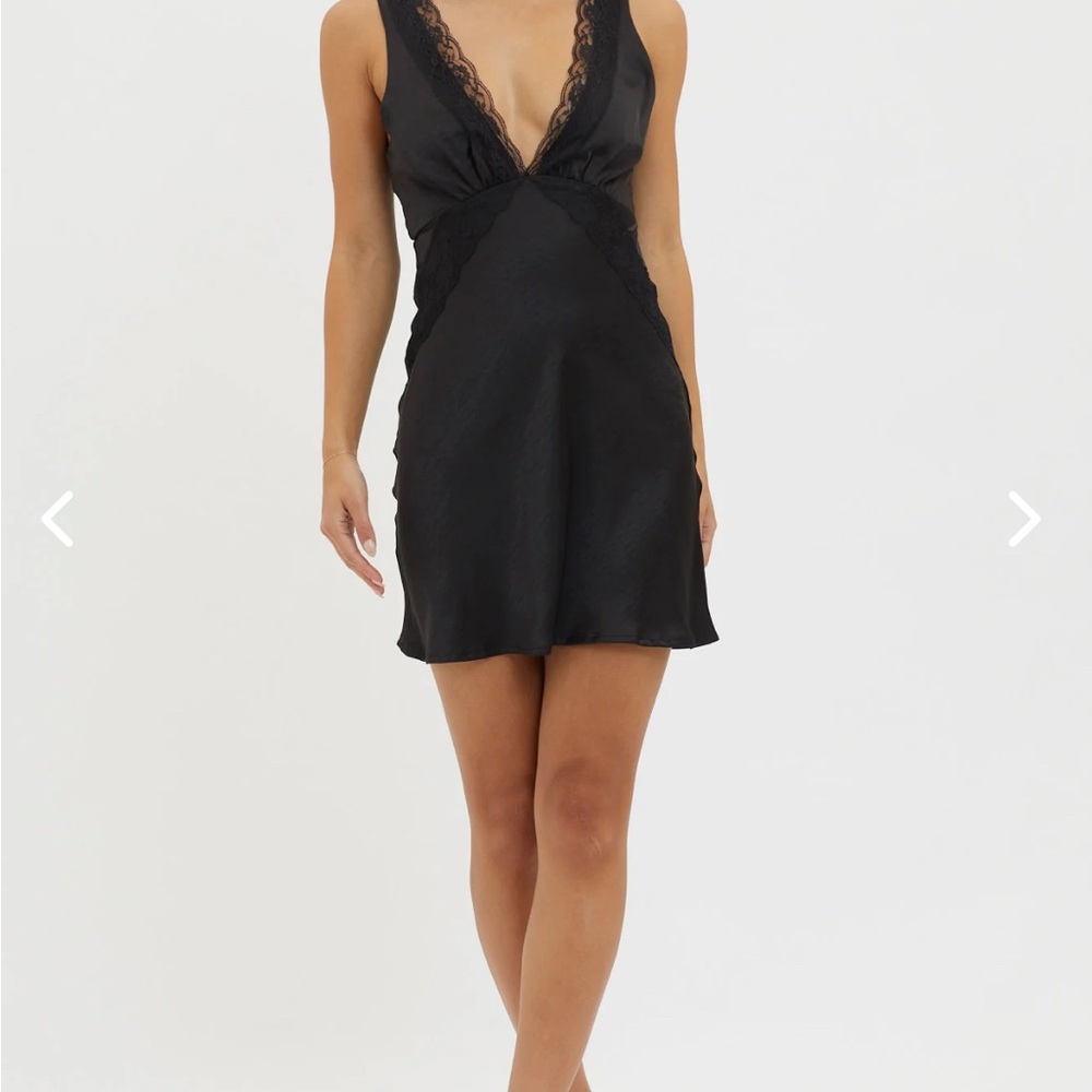 ✨SALE✨NWT Selfie Leslie black satin mini dress